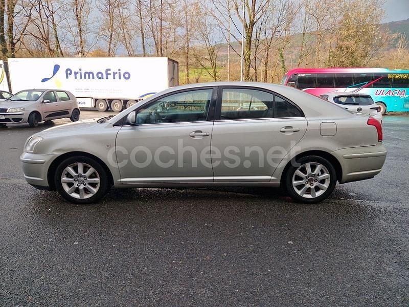 Usado Toyota Avensis Executive 150 CV (110 kW) 2006 Beige Berlina