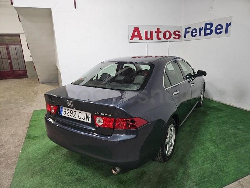 Usado Honda Accord Comfort 155 CV (114 kW) 2004 Gris / plata Berlina