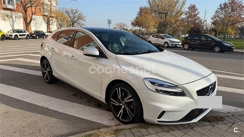 Blanco Usado 2017 Volvo V40 R-Design Momentum Berlina | 15.500 € (Precio justo) - Imagen 1/4