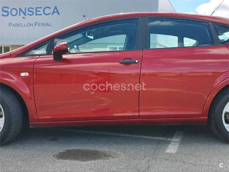 Usado Seat Leon Reference 105 CV (77 kW) 2008 Granate Utilitario