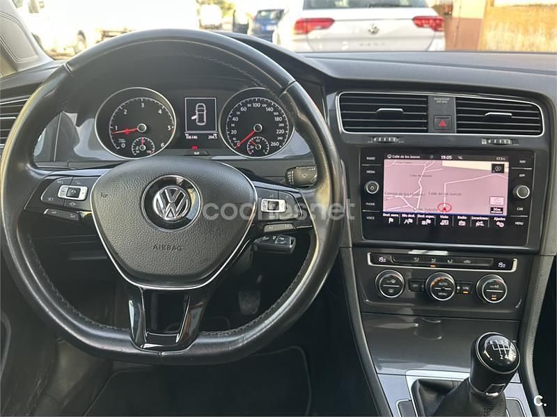 Usado VW Golf VII Advance 115 HP (84 kW) 2020 Preto Sedan