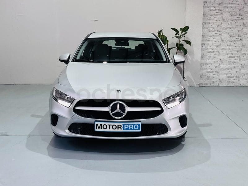 Usado Mercedes A180 116 CV (85 kW) 2020 Gris / plata Berlina