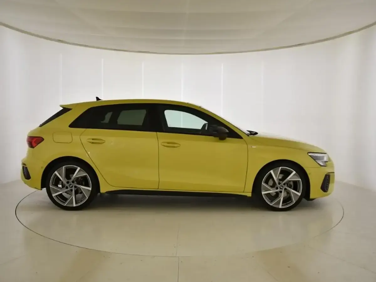 Usado Audi A3 150 CV (110 kW) 2022 Amarillo Berlina