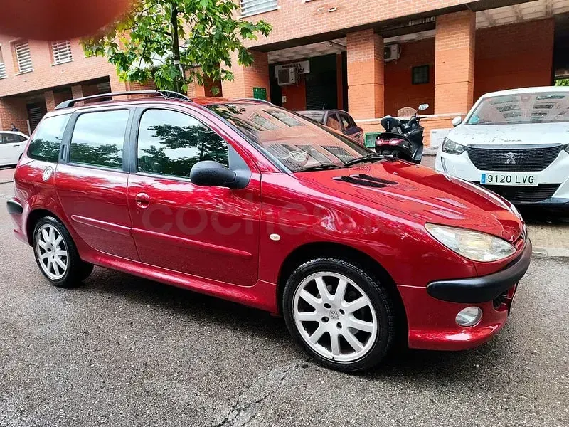 Begagnad Peugeot 206 90 HK (66 kW) 2005 Röd Sedan