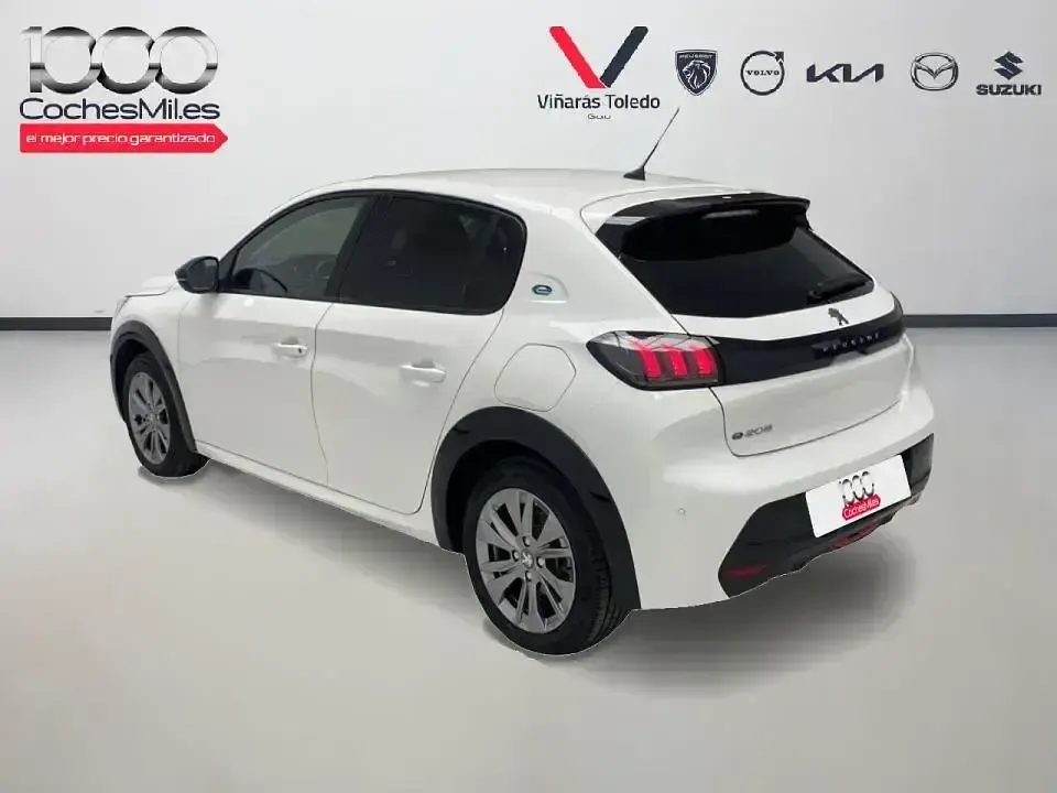 Usado Peugeot 208 Allure 100 kW (136 CV) 2023 Blanco Utilitario