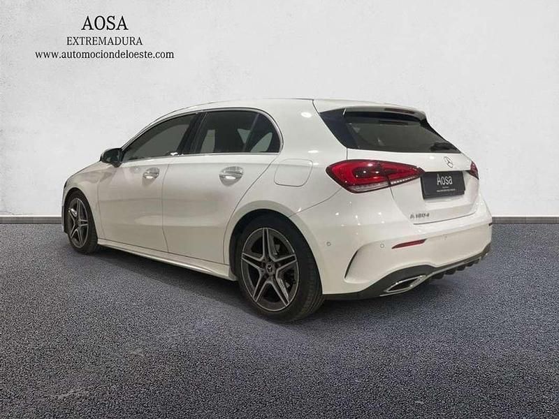 Usado Mercedes A180 AMG line 116 CV (85 kW) 2019 Blanco Utilitario