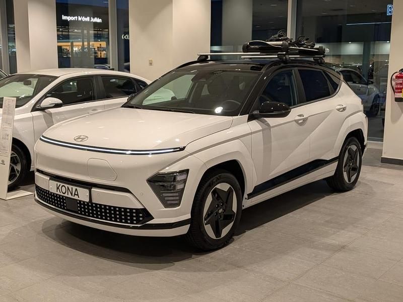 Usado Hyundai Kona Style 160 kW (218 CV) 2024 Atlas white/abbys black (sólido) SUV