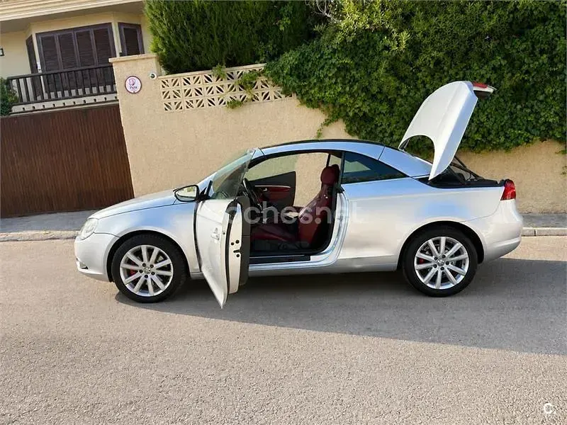 Usado VW Eos Individual 140 CV (102 kW) 2009 Gris / plata Descapotable
