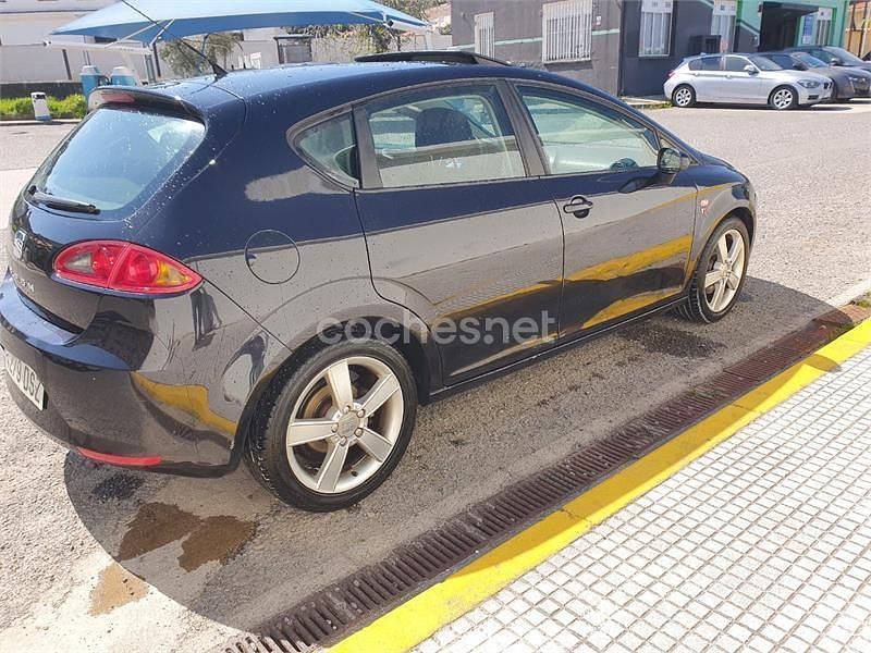 Usado Seat Leon Reference 140 CV (102 kW) 2006 Negro Utilitario