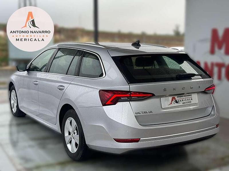 Usado Skoda Octavia Ambition 116 CV (85 kW) 2021 Gris Utilitario