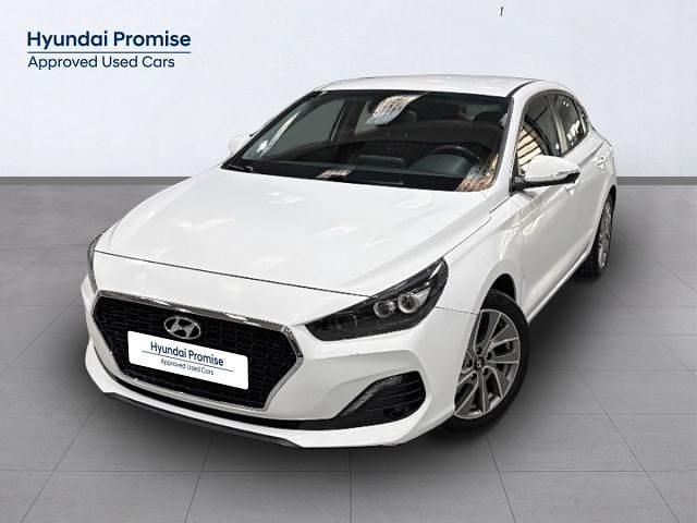 Usado Hyundai i30 120 CV (88 kW) 2019 Blanco Berlina