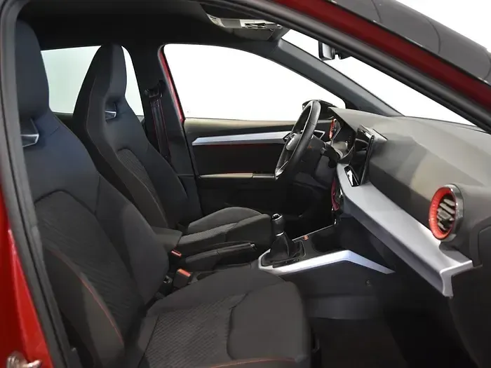 Usado Seat Arona FR 115 CV (84 kW) 2025 Rojo SUV