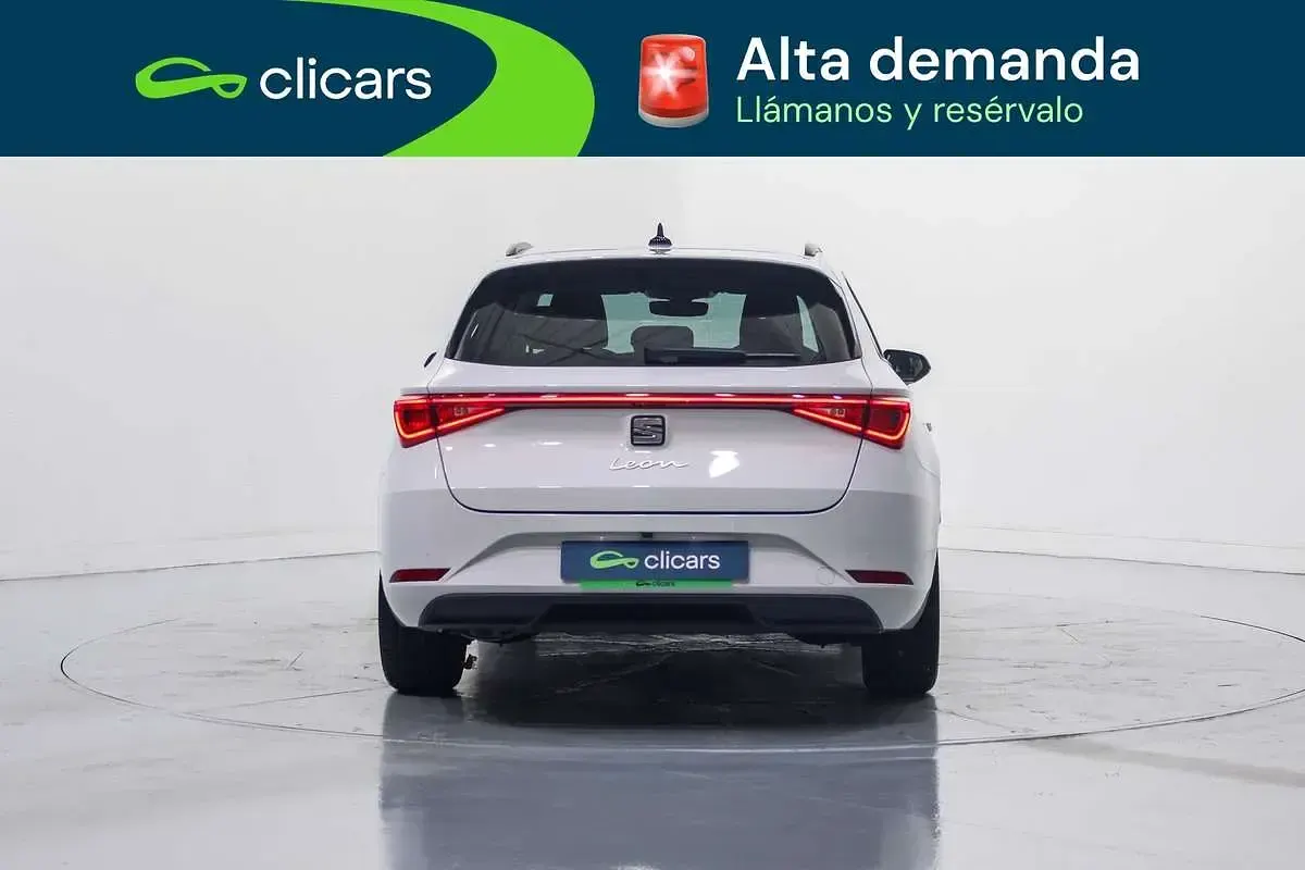 Usado Seat Leon ST Style 116 CV (85 kW) 2021 Blanco Familiar