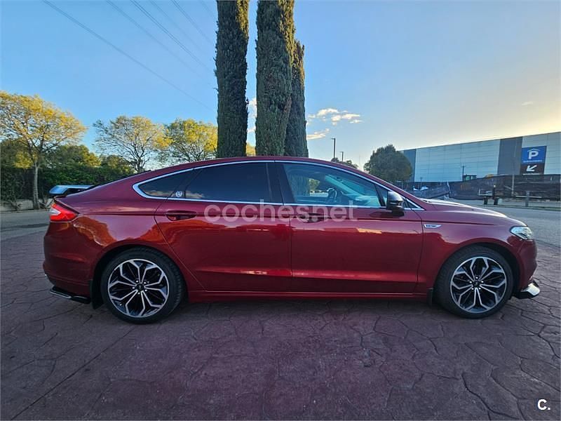 Usado Ford Mondeo Titanium 180 CV (132 kW) 2015 Granate Berlina