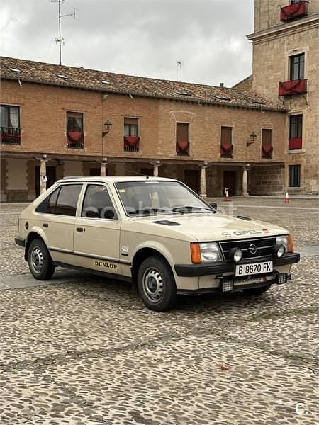 Usado Opel Kadett 55 CV (40 kW) 1982 Beige Familiar