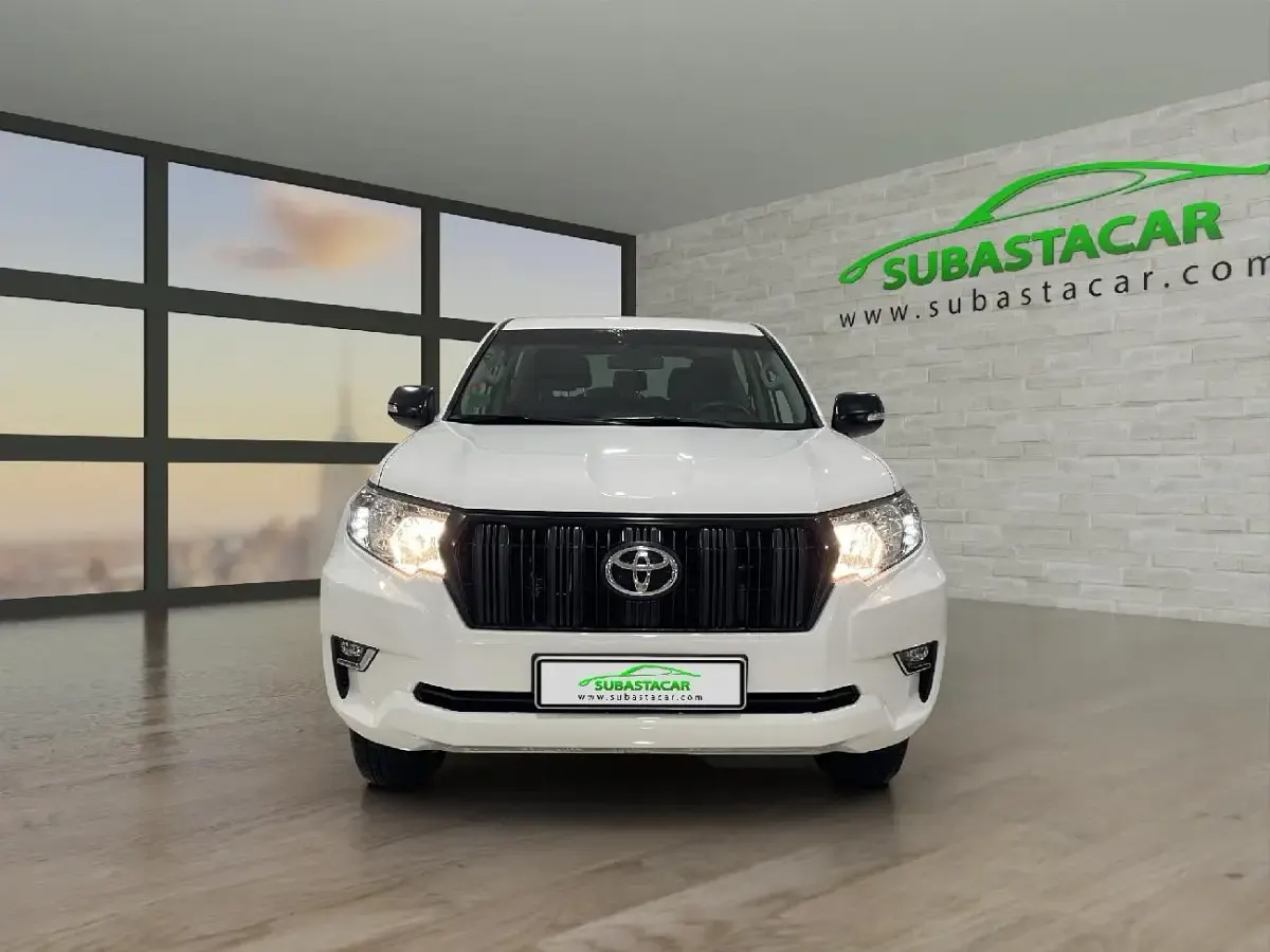 Używany Toyota Land Cruiser 176 KM (129 kW) 2021 Biały SUV