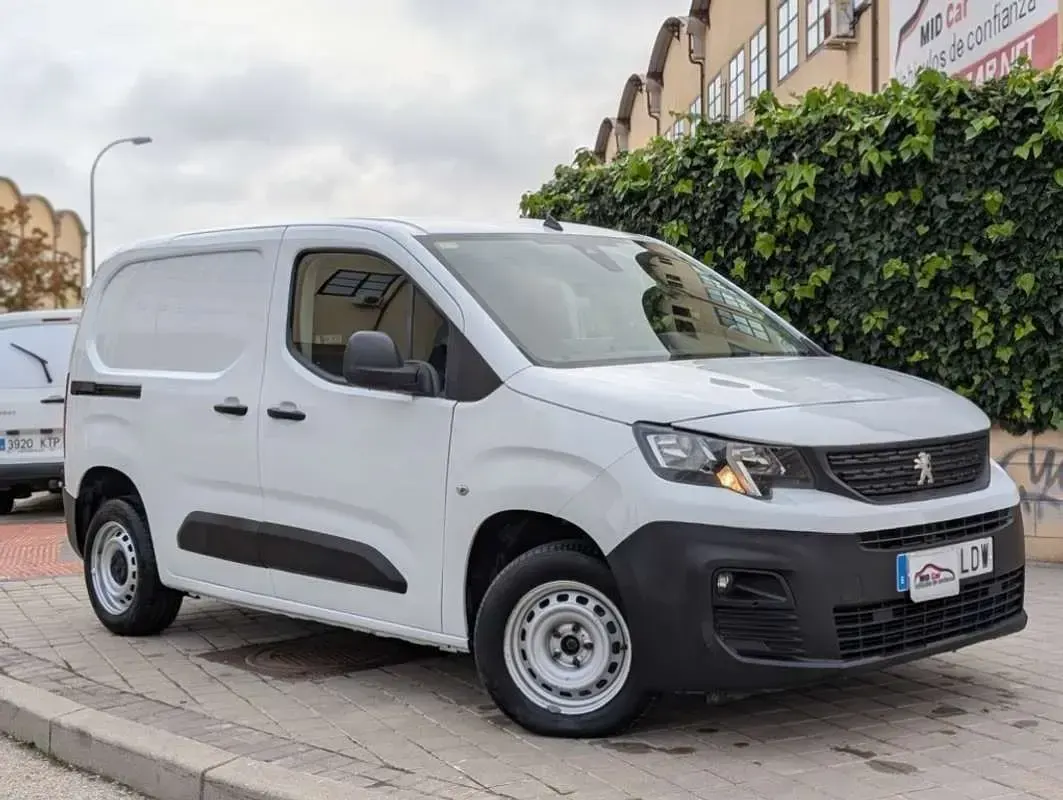 Usado Peugeot Partner Premium 102 CV (75 kW) 2020 Blanco Monovolumen