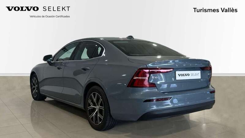 Usado Volvo S60 Core 197 CV (144 kW) 2023 Gris Berlina