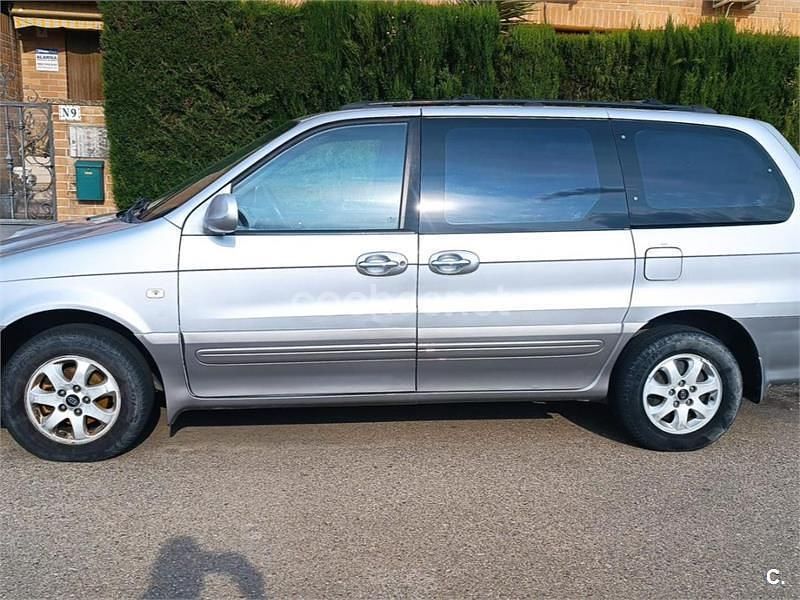 Usado Kia Carnival EX 185 CV (136 kW) 2006 Gris / plata Monovolumen