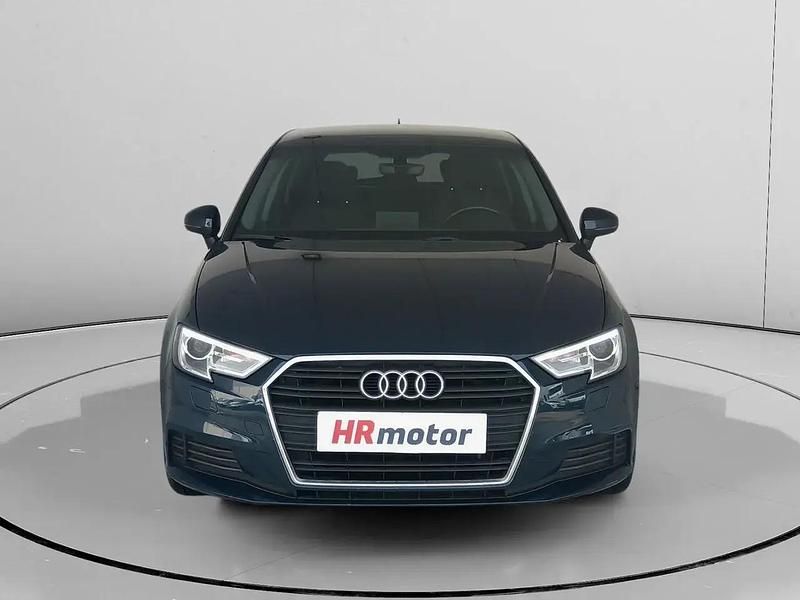 Usado Audi A3 Design 116 HP (85 kW) 2020 Azul Sedan