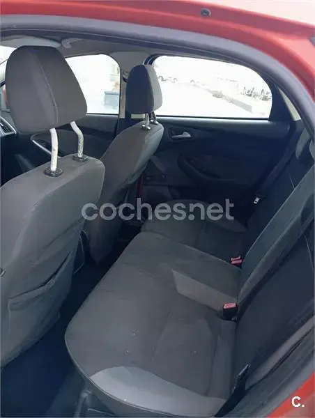 Usado Ford Focus Titanium 125 CV (91 kW) 2011 Rojo Berlina