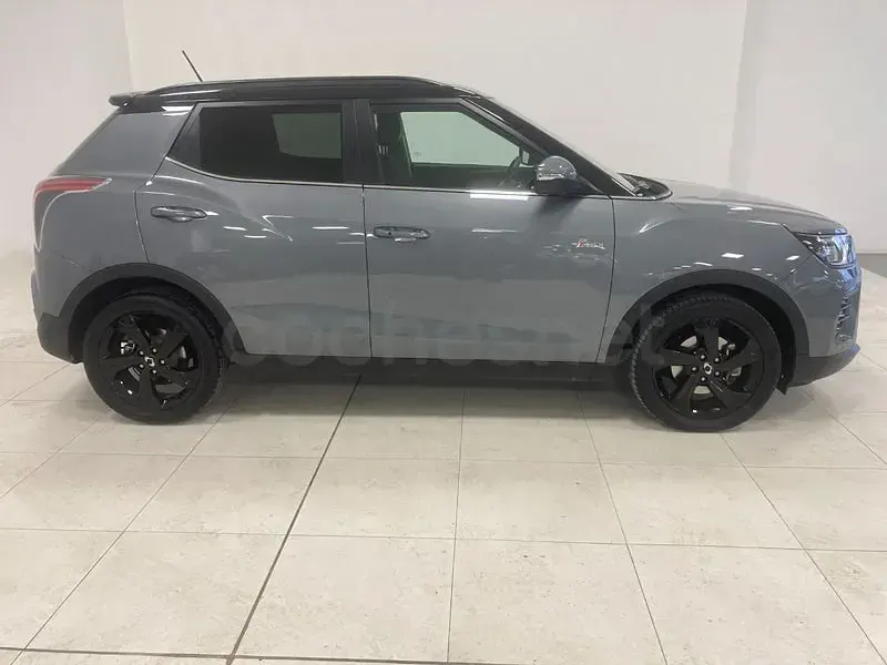 Usado KGM Tivoli 163 CV (119 kW) 2024 Gris / plata SUV