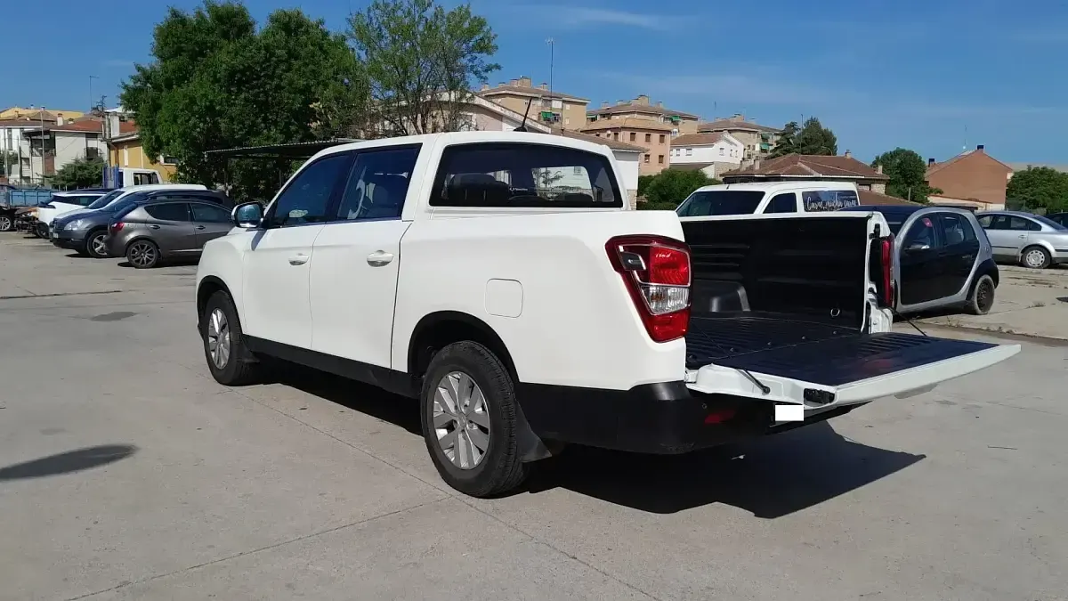 Usado SsangYong Musso 203 CV (149 kW) 2023 Blanco Pickup/Camioneta