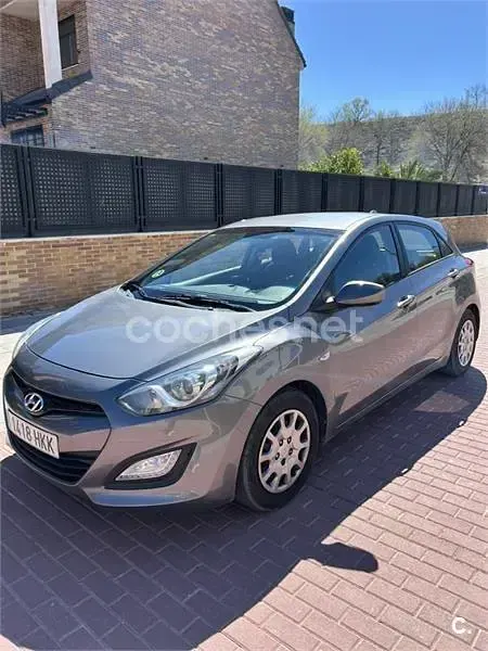 Usado Hyundai i30 Base 90 CV (66 kW) 2012 Gris / plata Berlina