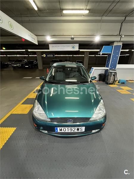 Usado Ford Focus Ghia 100 CV (73 kW) 1998 Verde Berlina