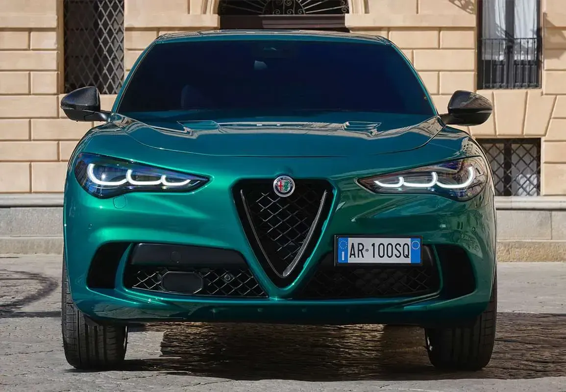 Usado Alfa Romeo Stelvio Sprint 190 CV (139 kW) 2021 Gris SUV