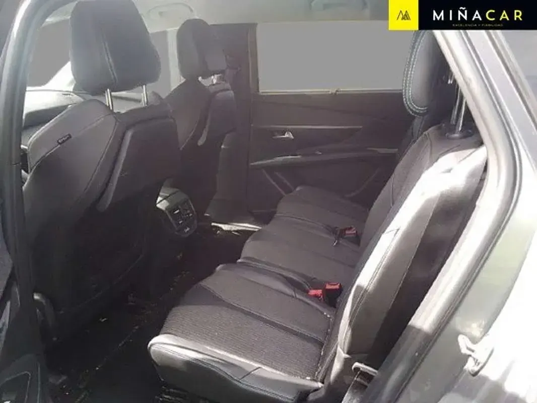Usado Peugeot 5008 Allure 131 CV (96 kW) 2021 Gris SUV