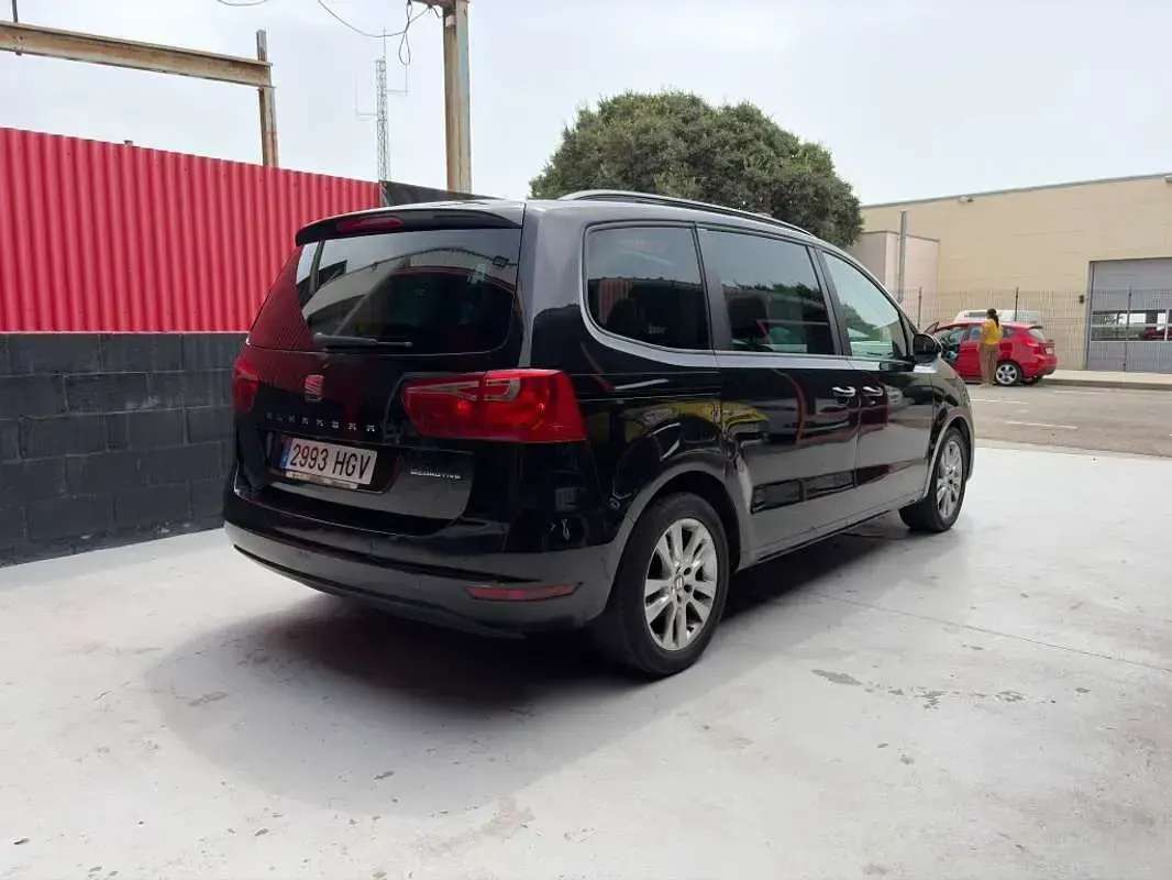 Usado Seat Alhambra Style 170 CV (125 kW) 2011 Negro Monovolumen