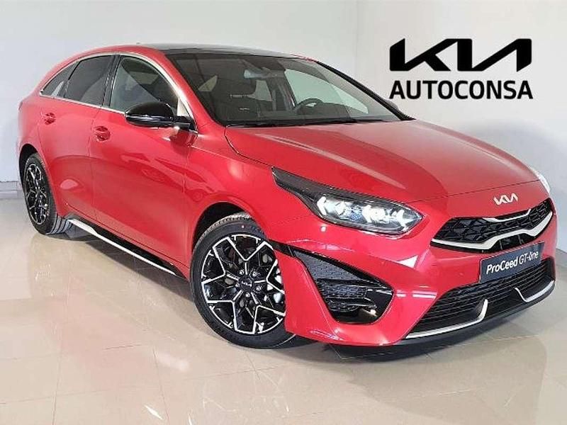 Rojo Usado 2024 Kia ProCeed GT-Line Familiar | 28.500 € - Imagen 1/4