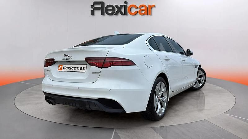 Usado Jaguar XE R-Sport 180 HP (132 kW) 2019 Branco Sedan