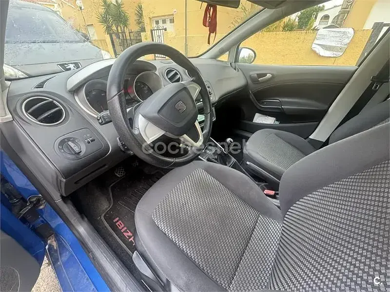 Usado Seat Ibiza 90 CV (66 kW) 2010 Azul Berlina