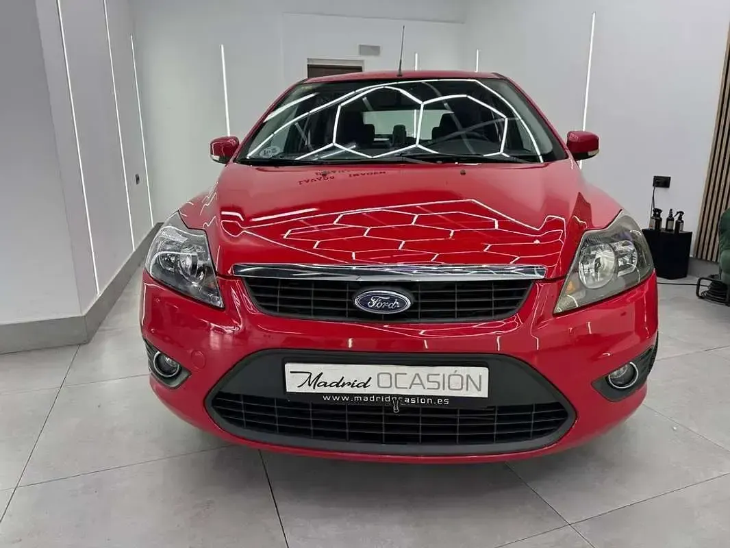 Usado Ford Focus Trend 90 CV (66 kW) 2010 Rojo Utilitario