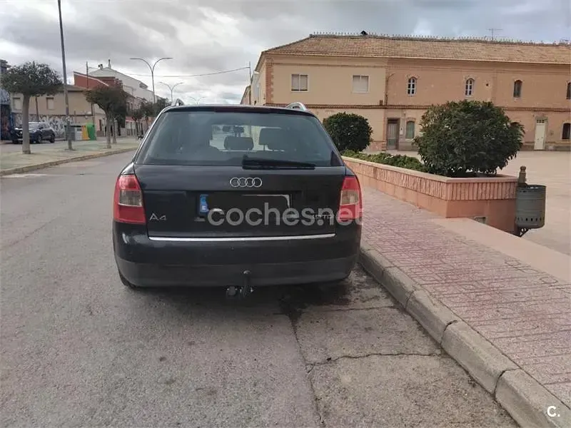 Usado Audi A4 110 CV (80 kW) 2000 Azul Familiar