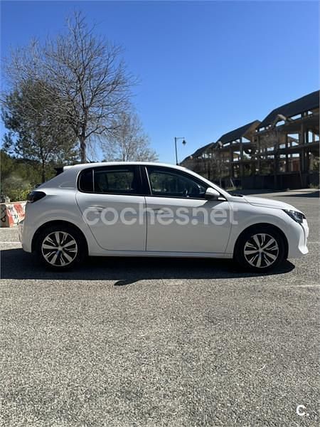 Usado Peugeot 208 Active 100 CV (73 kW) 2021 Blanco Utilitario