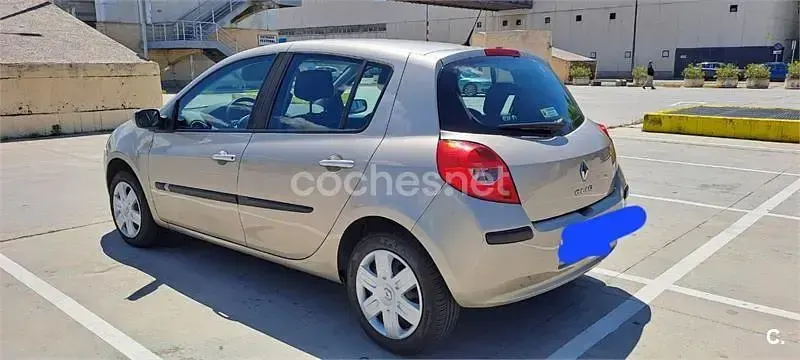 Usado Renault Clio II Privilege 85 CV (62 kW) 2008 Beige Berlina