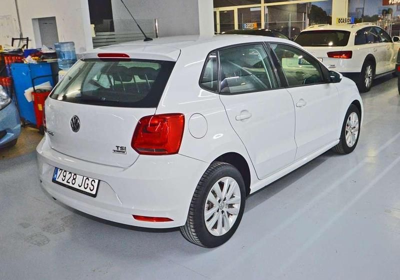 Usado VW Polo Advance 90 CV (66 kW) 2015 Blanco Utilitario