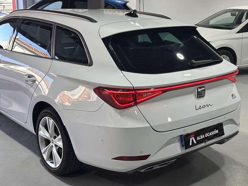 Usado Seat Leon ST FR 204 CV (150 kW) 2021 Blanco Familiar