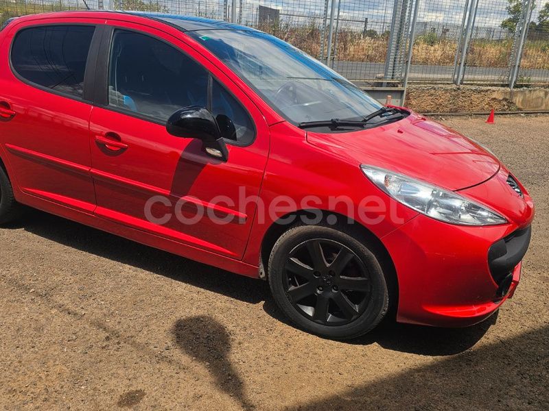 Rojo Usado 2010 Peugeot 207 Berlina | 4000 € (Precio justo) - Imagen 1/4