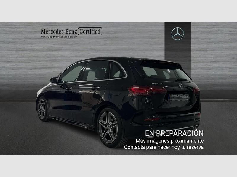 Usado Mercedes B200 AMG line 150 CV (110 kW) 2024 Negro Monovolumen