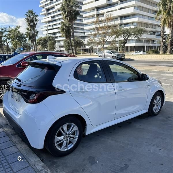 Blanco Usado 2021 Toyota Yaris Hybrid Active Berlina | 14.900 € (Super precio) - Imagen 1/2