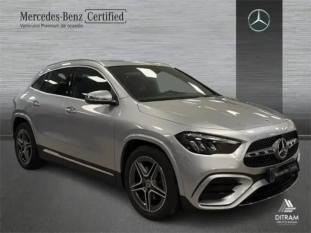 Usado Mercedes GLA200 150 CV (110 kW) 2025 Gris SUV