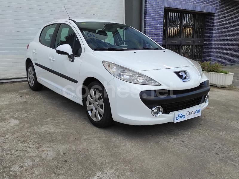 Usado Peugeot 207 70 CV (51 kW) 2009 Blanco Berlina