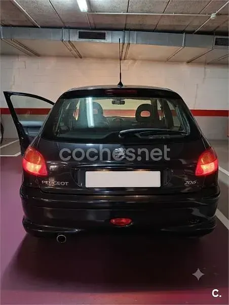 Usado Peugeot 206 75 CV (55 kW) 2006 Negro Berlina