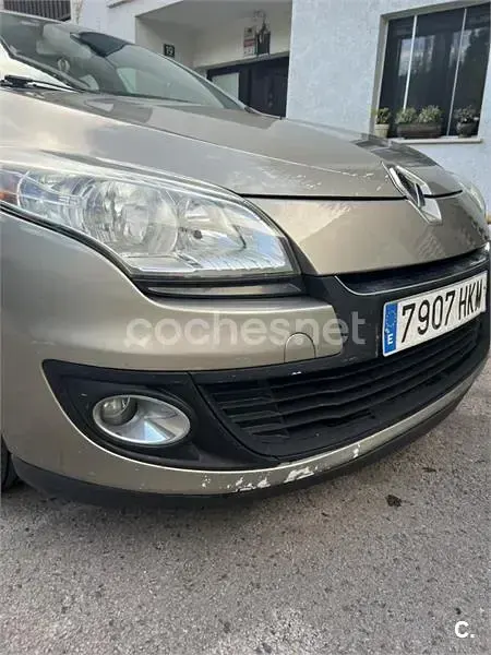 Usado Renault Mégane III Dynamique 110 CV (80 kW) 2012 Beige Berlina