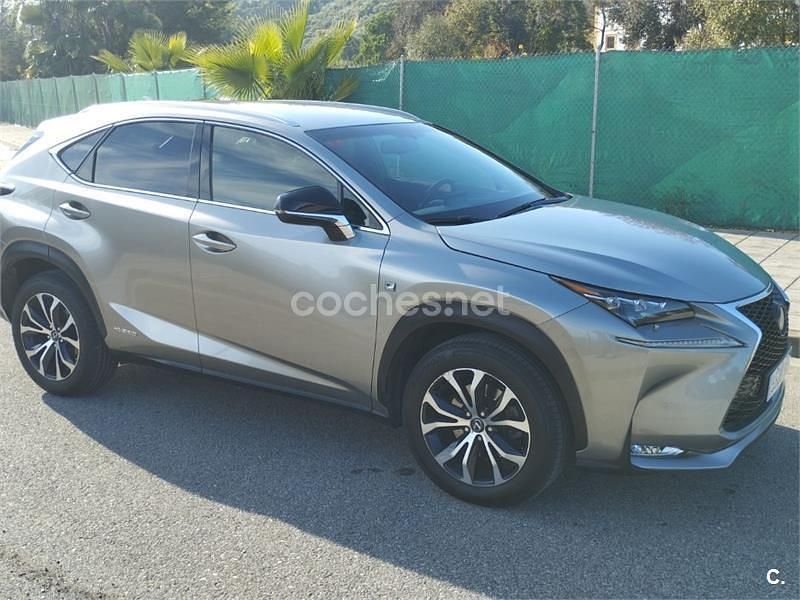 Usado Lexus NX300h Sport Line 197 CV (144 kW) 2017 Gris / plata SUV