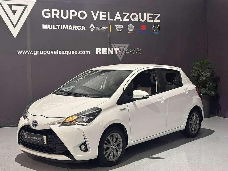 Usado Toyota Yaris Hybrid Active 99 CV (72 kW) 2020 Blanco Utilitario